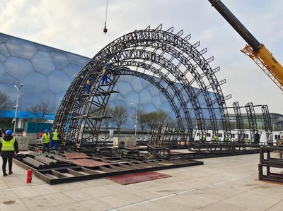 冬奧會(huì)北京頒獎(jiǎng)廣場(chǎng)舞臺(tái)今晚亮相, &ldquo;雪屋&rdquo;中烘托高光時(shí)刻